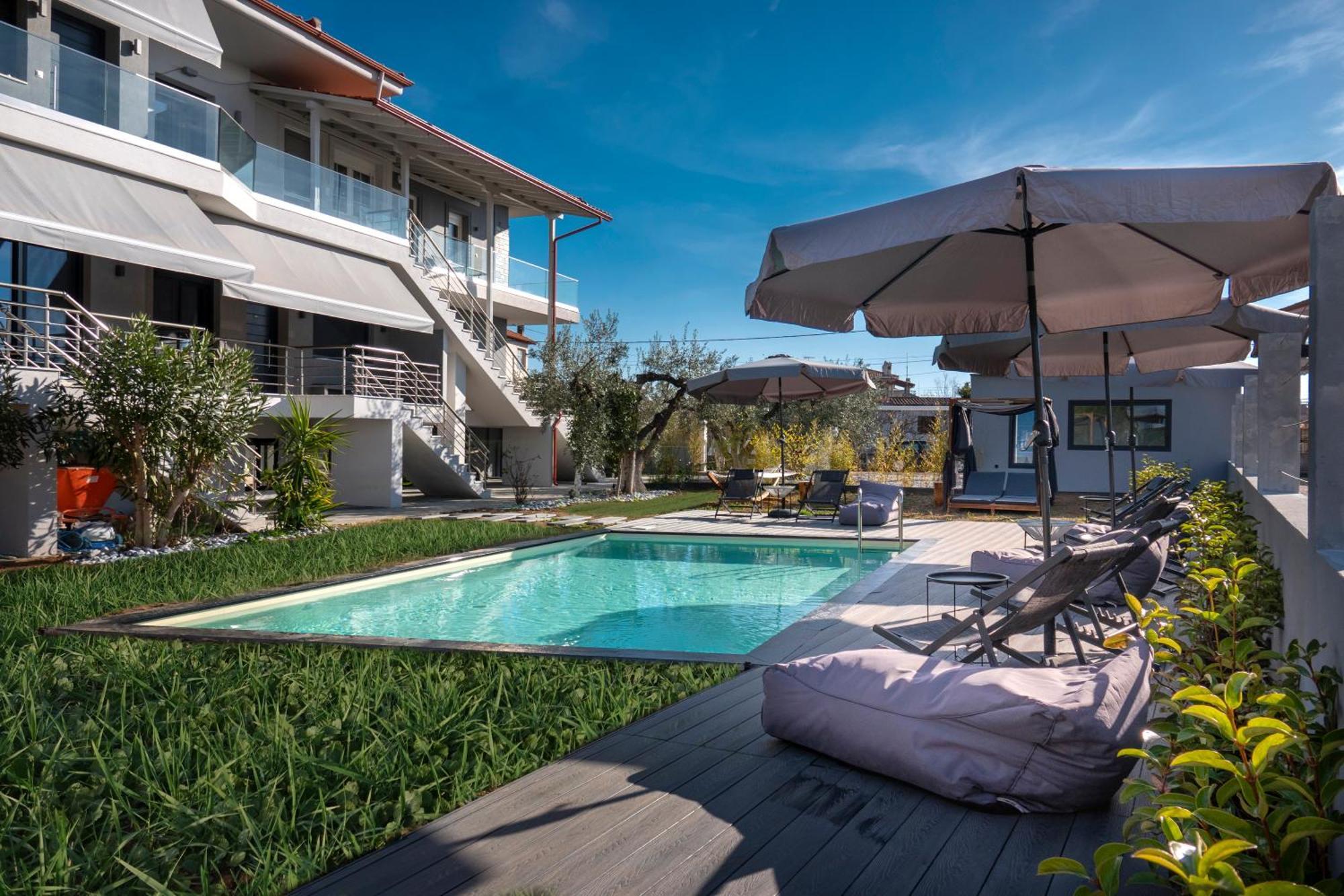 Berries Luxury Apartments Неа-Муданія Екстер'єр фото